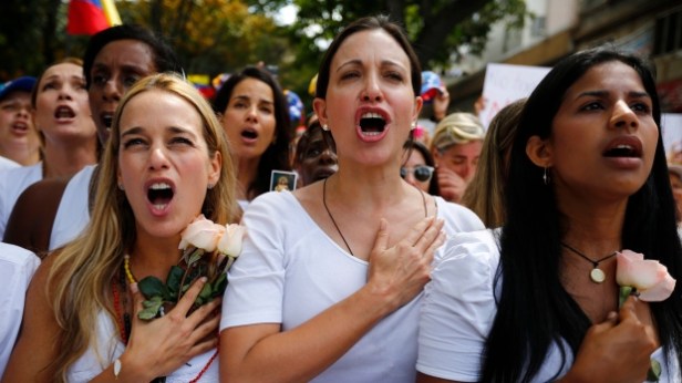 Maria corina y lilian